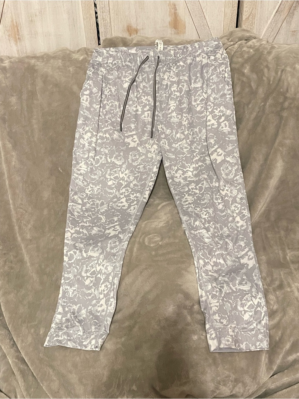 lululemon athletica Gray Floral Print Joggers